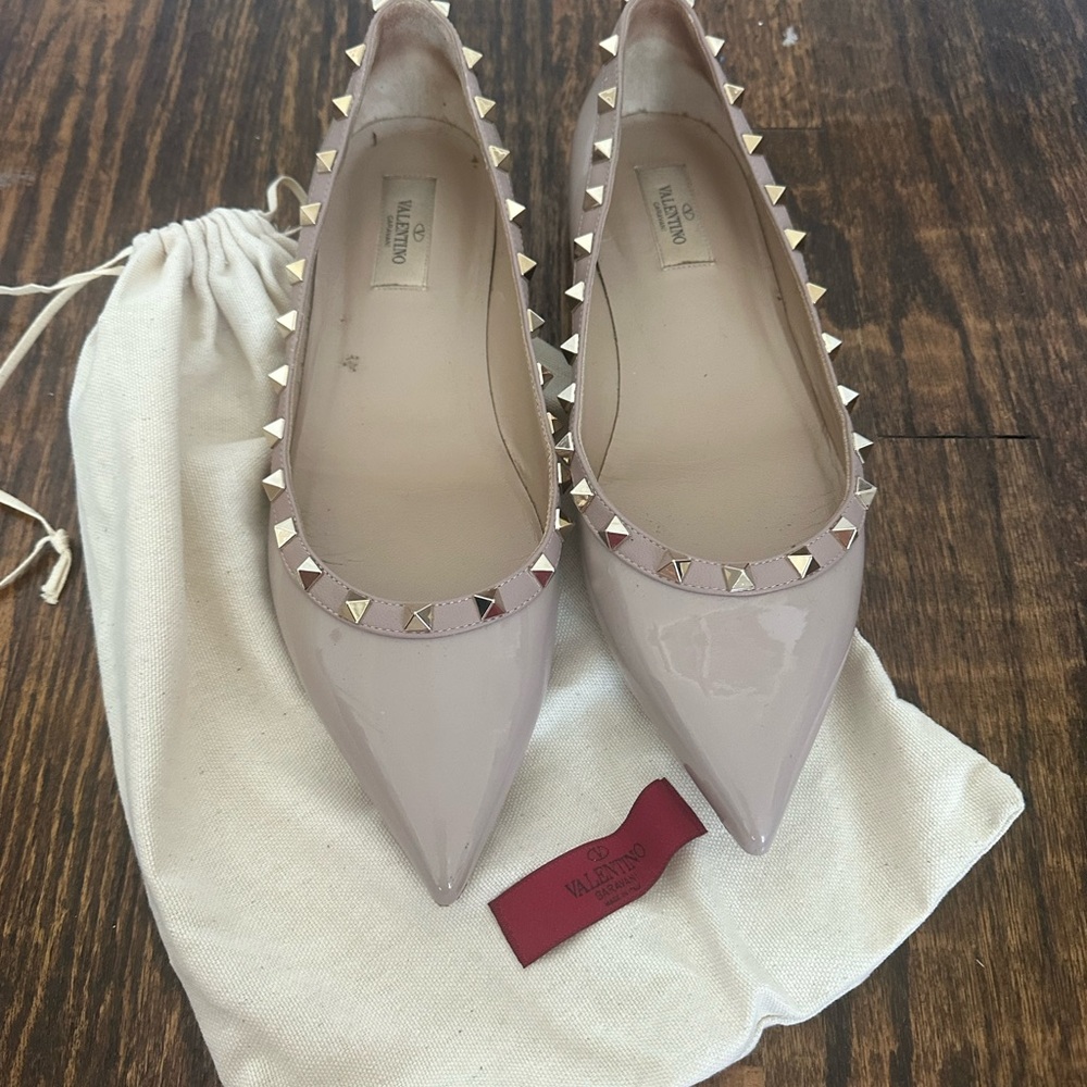 Valentino rockstud flats, nude with gold, size 41.5